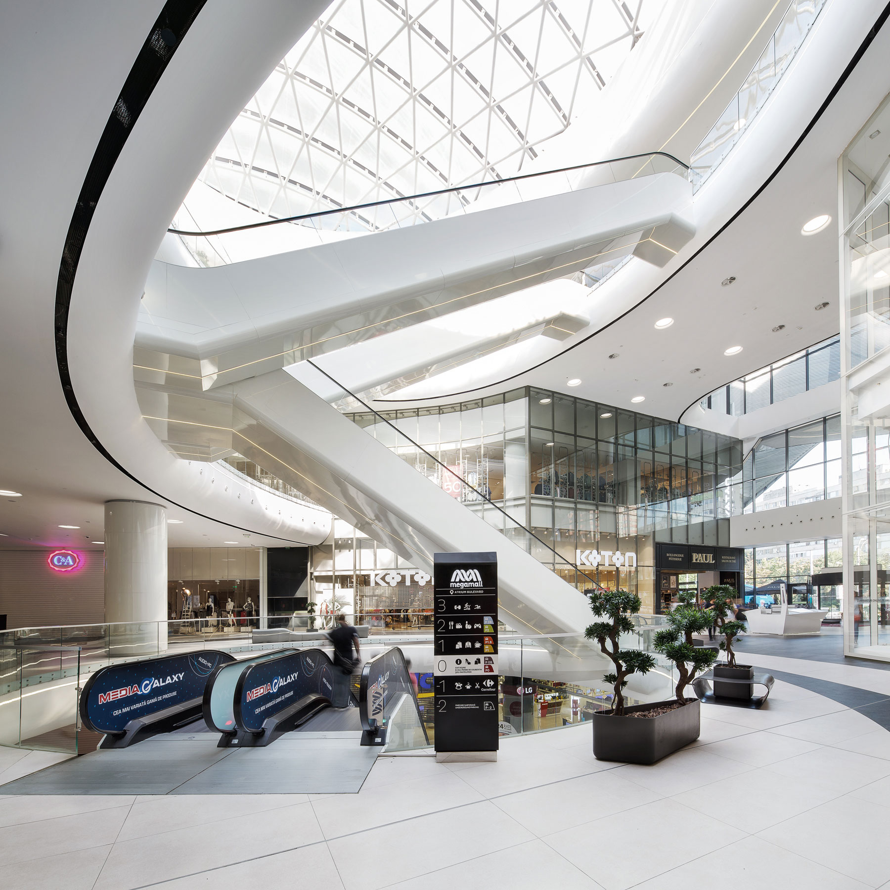 Circulation area and retail galleries – MegaMall, Bucharest