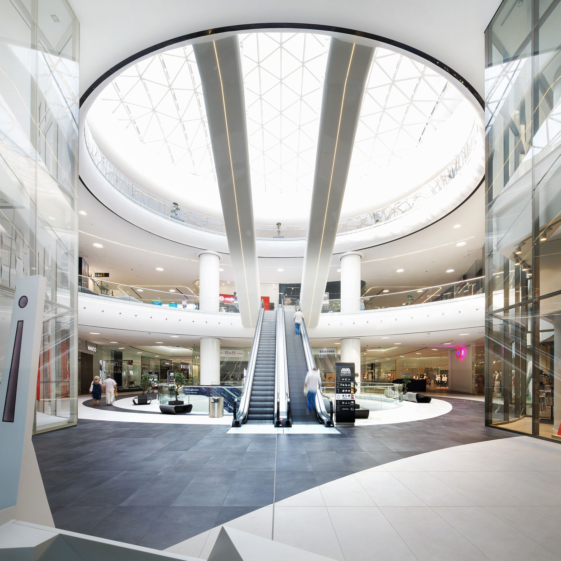Circulation area and retail galleries, close view – MegaMall, Bucharest