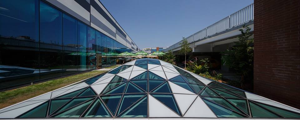 Circulation area and retail galleries, detail – MegaMall, Bucharest