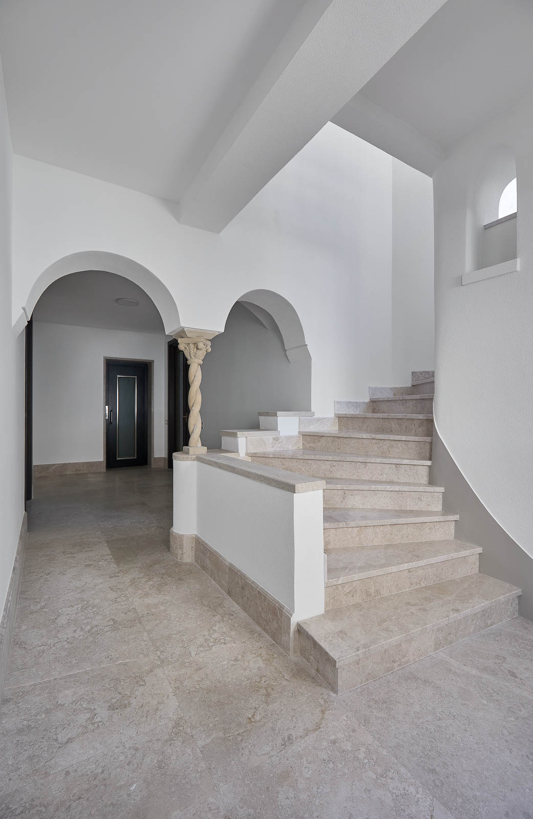 Vedere interioară, perspectivă complementară – Rosenthal House, București