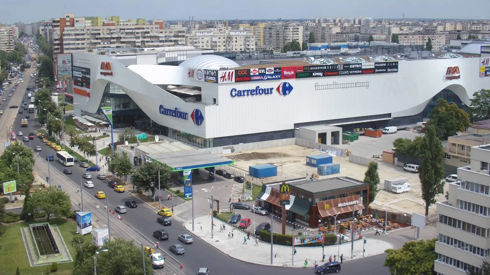 Detaliu de amenajare comercială, de aproape – MegaMall, București