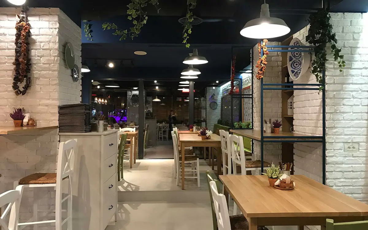 Reception and welcome area – Nikos Greek Taverna, Bucharest