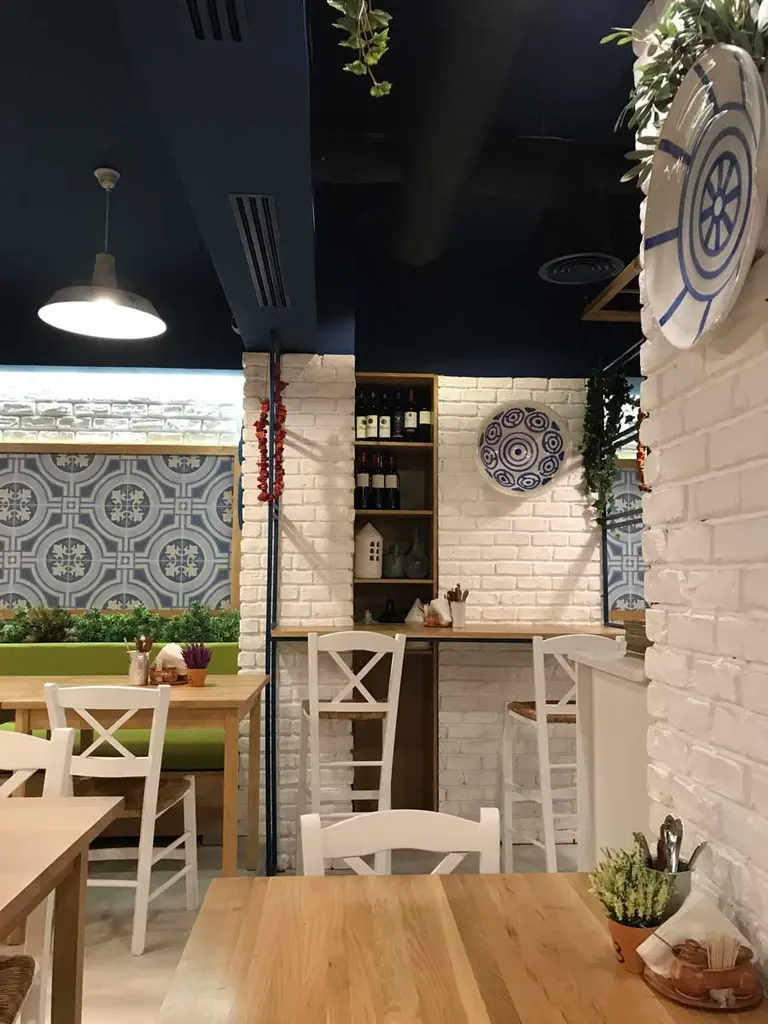 Interior atmosphere – Nikos Greek Taverna, Bucharest