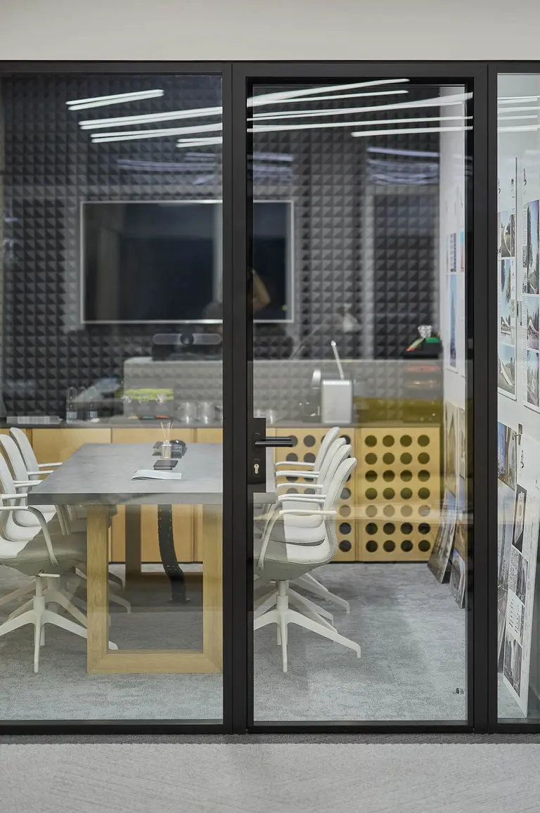 Perspectivă asupra spațiului interior, de aproape – DRS Architects Office, București
