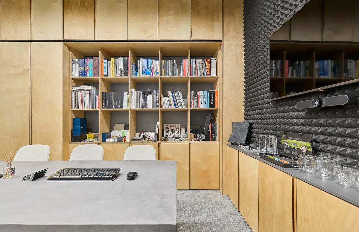 Vedere de ansamblu a amenajării interioare, de aproape – DRS Architects Office, București